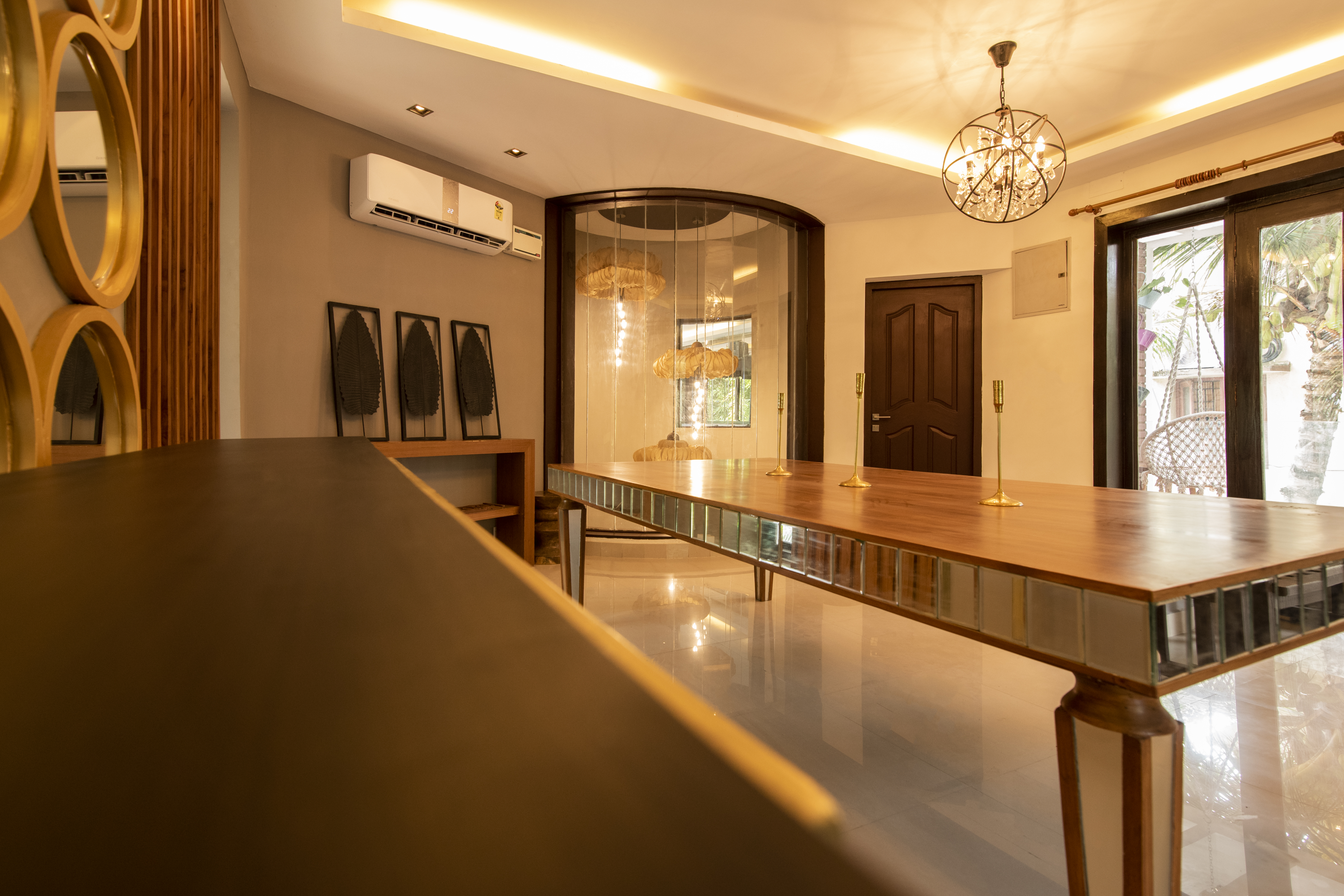 TROPICAL BEACH HOUSE