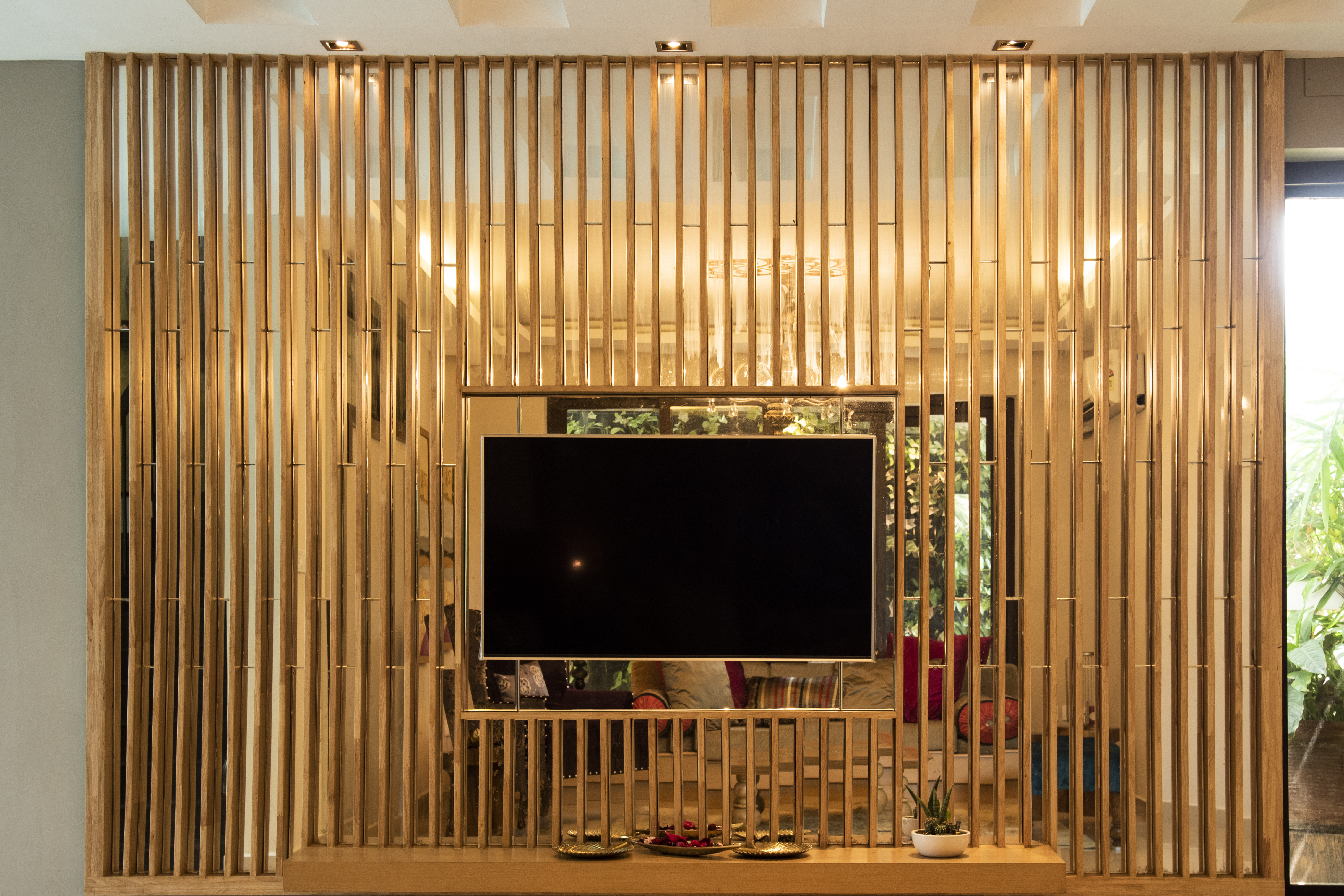 TROPICAL BEACH HOUSE