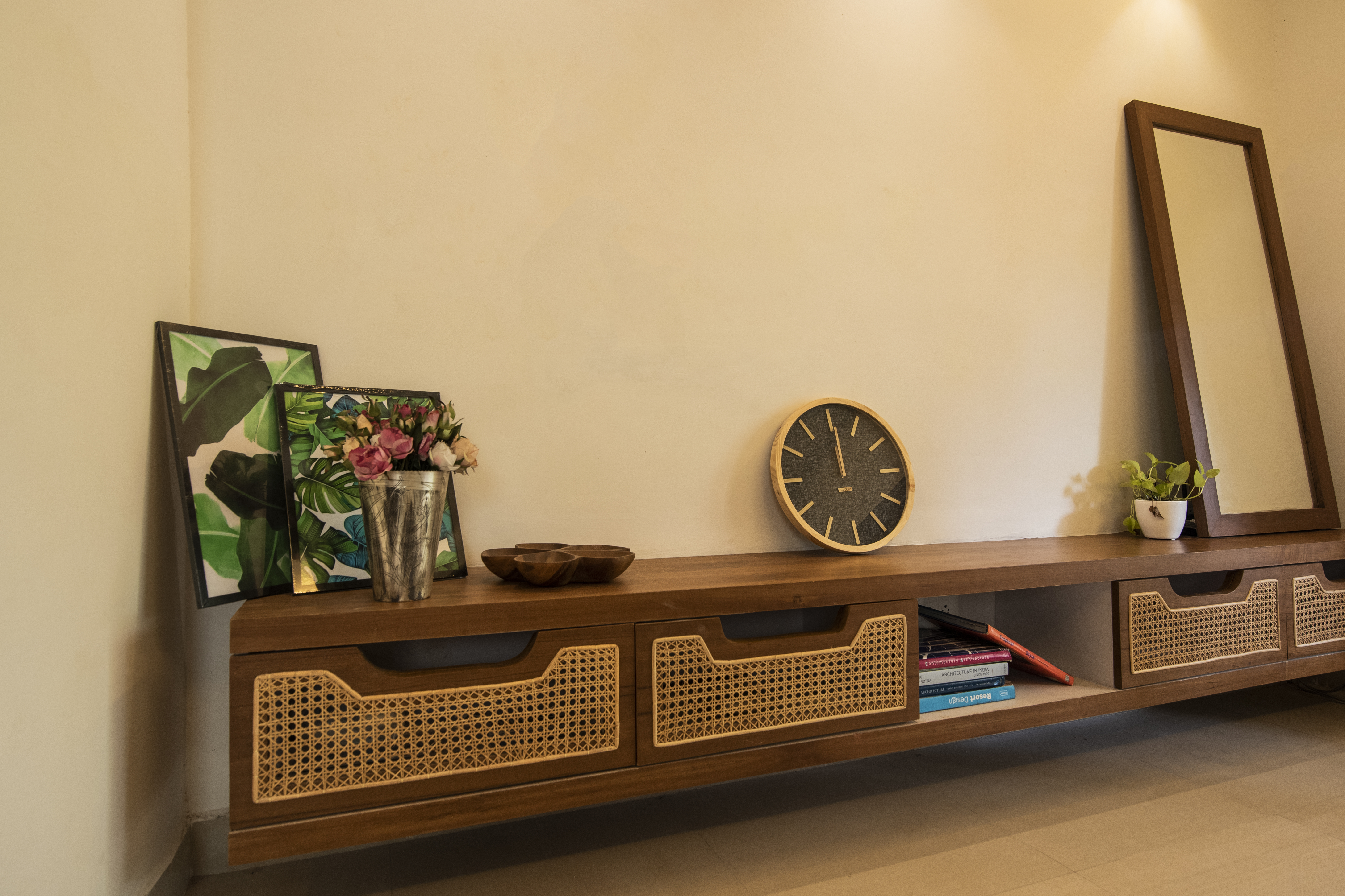 TROPICAL BEACH HOUSE