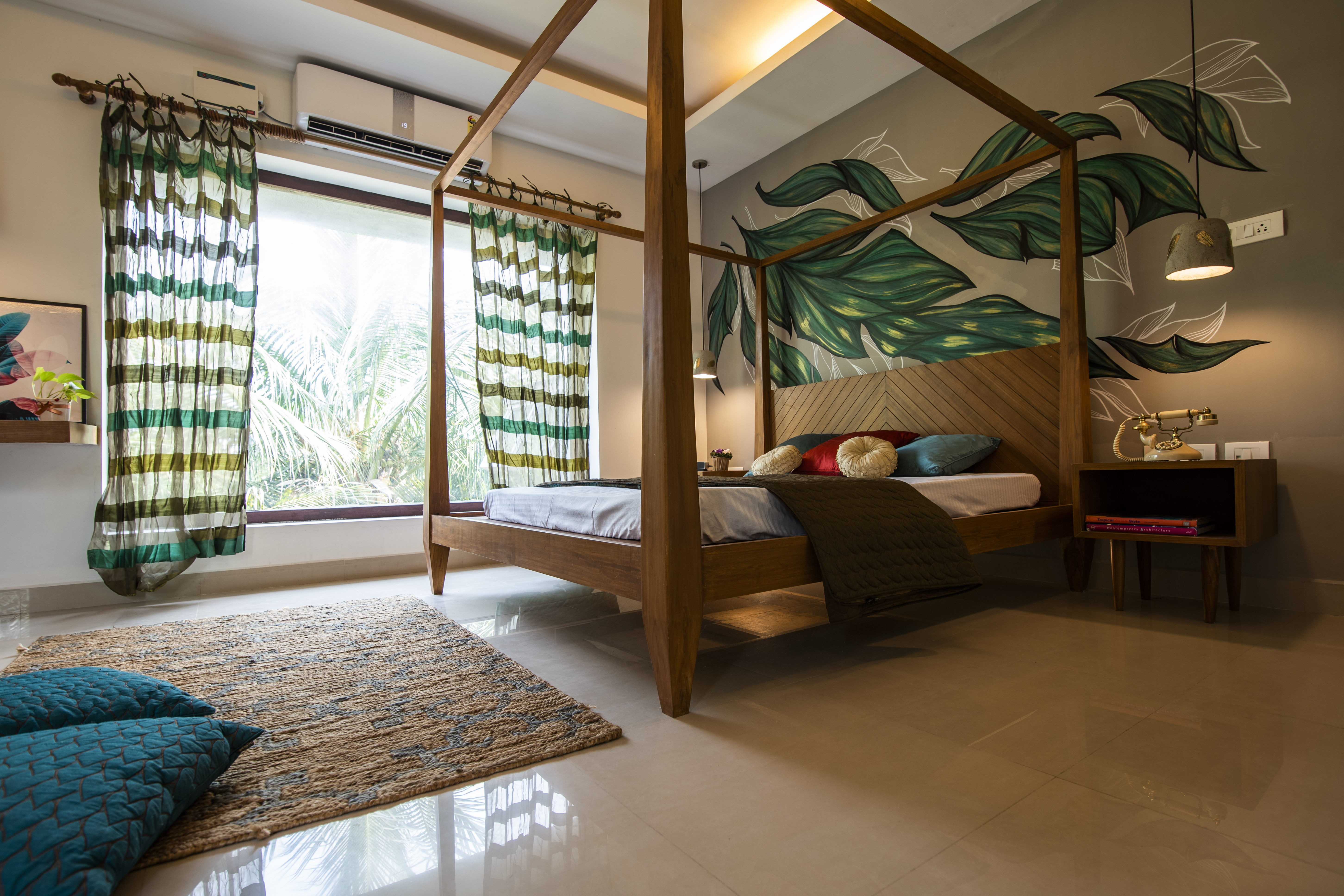 TROPICAL BEACH HOUSE