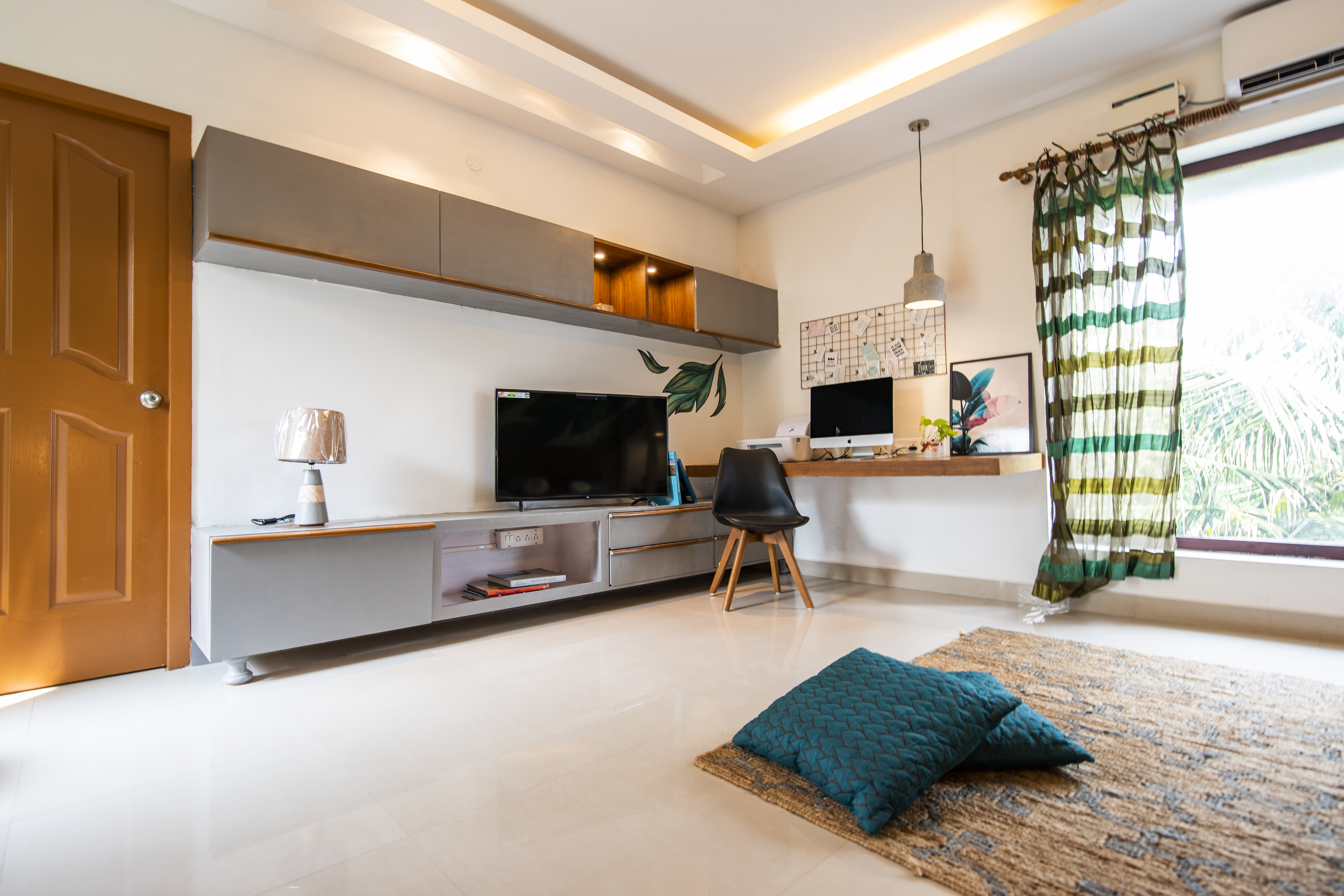 TROPICAL BEACH HOUSE