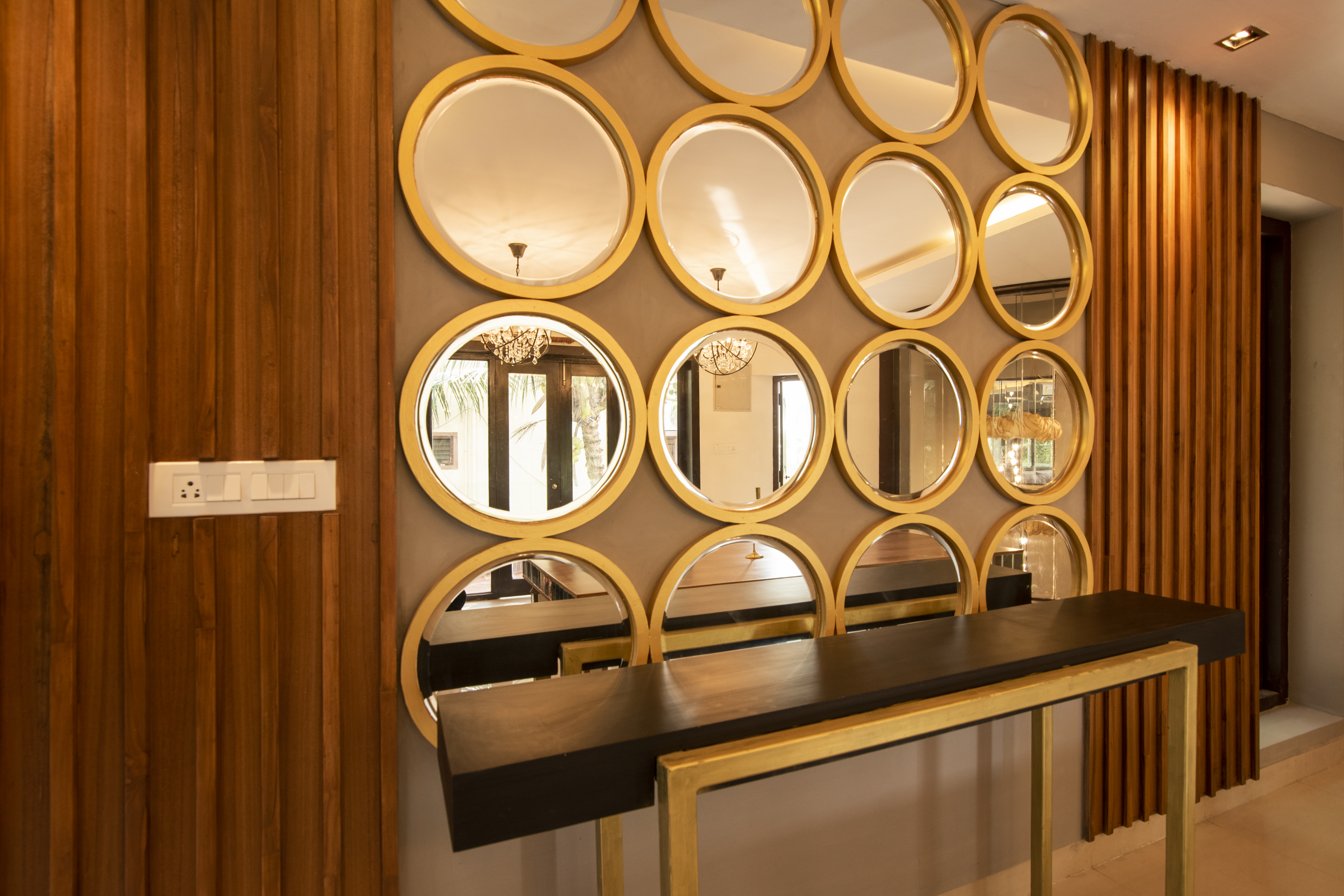 TROPICAL BEACH HOUSE